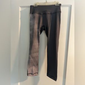 Yogasmoga Women's Yoga Pant (Aurum)
Size: 4
[New]
Made in the USA